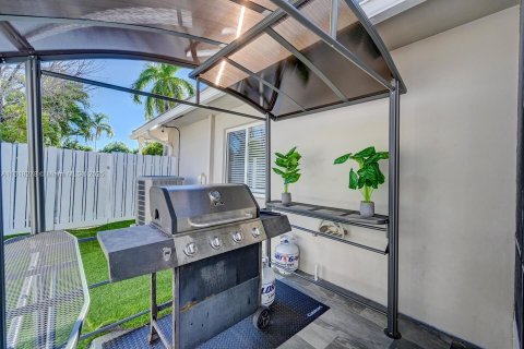 Villa ou maison à louer à Hollywood, Floride: 4 chambres, 176.51 m2 № 1980593 - photo 27