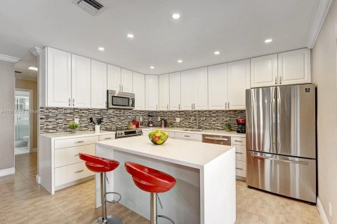 Villa ou maison à louer à Hollywood, Floride: 4 chambres, 176.51 m2 № 1980593 - photo 9