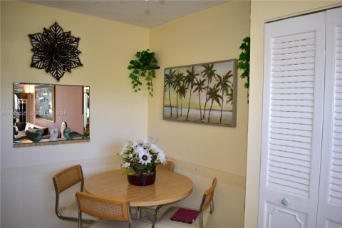 Condo in Sunrise, Florida, 2 bedrooms  № 2024484 - photo 7