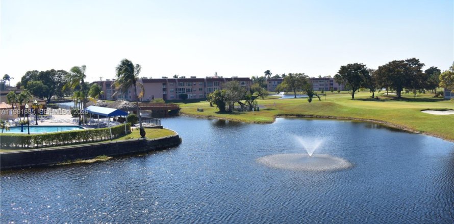 Condo in Sunrise, Florida, 2 bedrooms  № 2024484