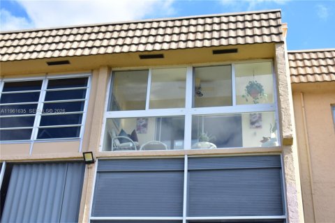 Condo in Sunrise, Florida, 2 bedrooms  № 2024484 - photo 3