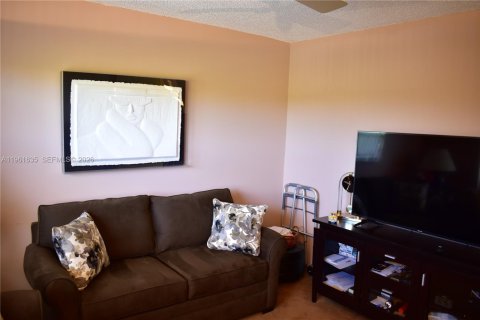 Condo in Sunrise, Florida, 2 bedrooms  № 2024484 - photo 18