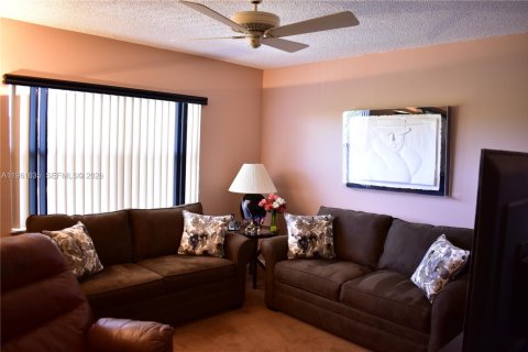 Condo in Sunrise, Florida, 2 bedrooms  № 2024484 - photo 19
