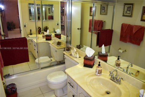 Condo in Sunrise, Florida, 2 bedrooms  № 2024484 - photo 20