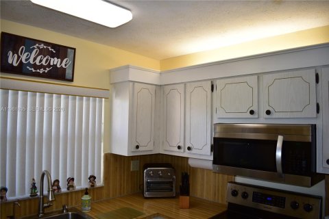 Condo in Sunrise, Florida, 2 bedrooms  № 2024484 - photo 5