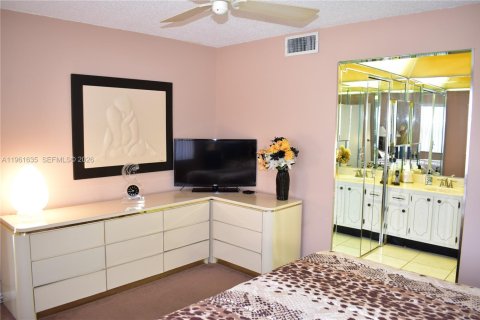 Condo in Sunrise, Florida, 2 bedrooms  № 2024484 - photo 14