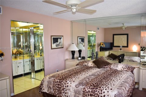Condo in Sunrise, Florida, 2 bedrooms  № 2024484 - photo 15