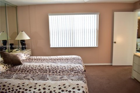 Condo in Sunrise, Florida, 2 bedrooms  № 2024484 - photo 13