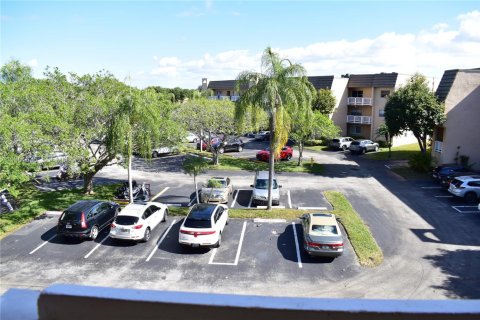Condo in Sunrise, Florida, 2 bedrooms  № 2024484 - photo 22