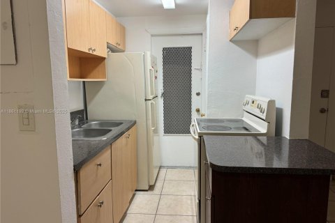 Condominio en venta en North Miami Beach, Florida, 1 dormitorio, 49.24 m2 № 1889393 - foto 17