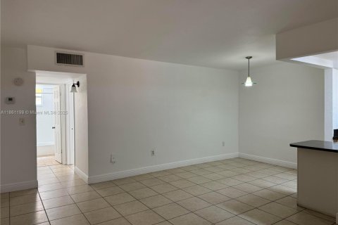 Condominio en venta en North Miami Beach, Florida, 1 dormitorio, 49.24 m2 № 1889393 - foto 6