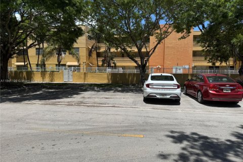 Condominio en venta en North Miami Beach, Florida, 1 dormitorio, 49.24 m2 № 1889393 - foto 24