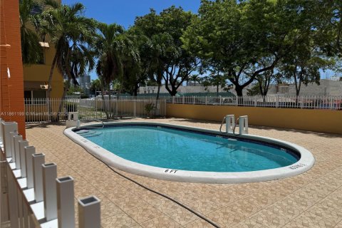 Condominio en venta en North Miami Beach, Florida, 1 dormitorio, 49.24 m2 № 1889393 - foto 18