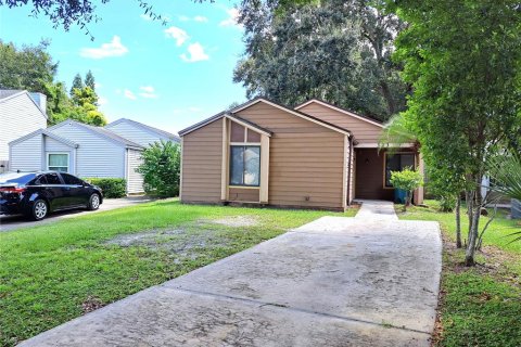 House in Winter Springs, Florida 3 bedrooms, 110.74 sq.m. № 1905110 - photo 2