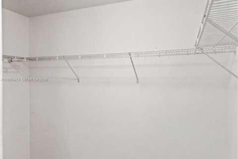 Touwnhouse à louer à Miami, Floride: 3 chambres, 165.09 m2 № 2387868 - photo 11
