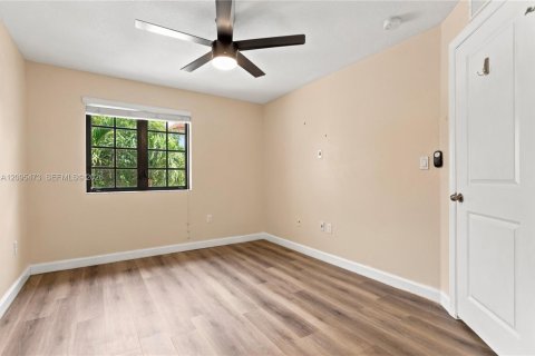 Touwnhouse à louer à Miami, Floride: 3 chambres, 165.09 m2 № 2387868 - photo 25