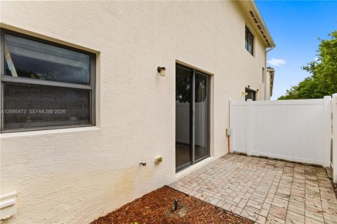 Touwnhouse à louer à Miami, Floride: 3 chambres, 165.09 m2 № 2387868 - photo 5