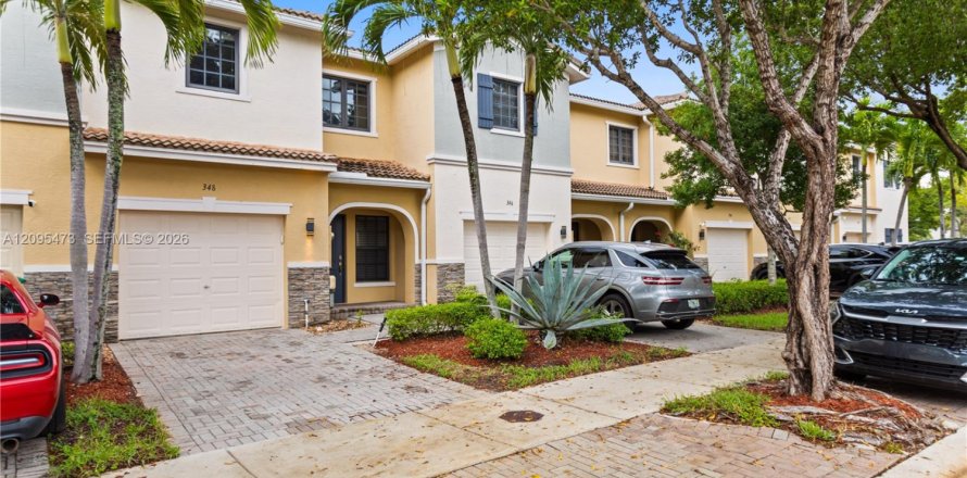 Touwnhouse à Miami, Floride 3 chambres, 165.09 m2 № 2387868