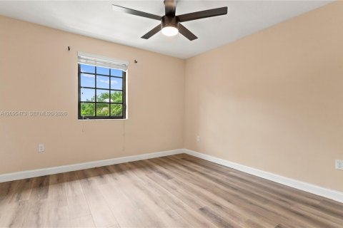 Touwnhouse à louer à Miami, Floride: 3 chambres, 165.09 m2 № 2387868 - photo 27