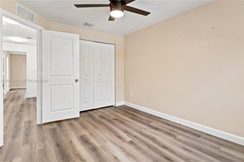 Touwnhouse à louer à Miami, Floride: 3 chambres, 165.09 m2 № 2387868 - photo 23
