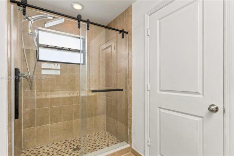 Touwnhouse à louer à Miami, Floride: 3 chambres, 165.09 m2 № 2387868 - photo 17