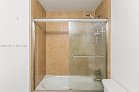 Touwnhouse à louer à Miami, Floride: 3 chambres, 165.09 m2 № 2387868 - photo 20