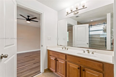 Touwnhouse à louer à Miami, Floride: 3 chambres, 165.09 m2 № 2387868 - photo 16
