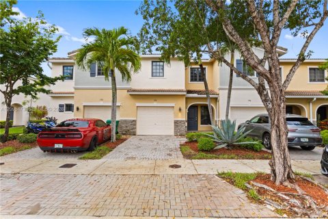 Touwnhouse à louer à Miami, Floride: 3 chambres, 165.09 m2 № 2387868 - photo 3