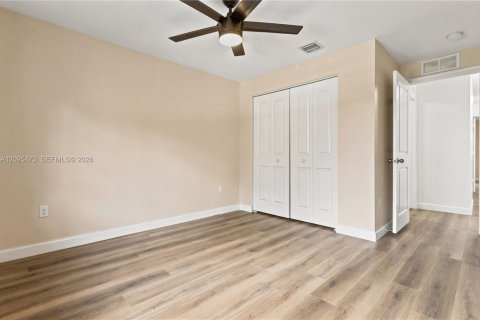 Touwnhouse à louer à Miami, Floride: 3 chambres, 165.09 m2 № 2387868 - photo 30