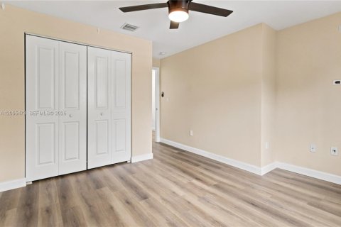 Touwnhouse à louer à Miami, Floride: 3 chambres, 165.09 m2 № 2387868 - photo 29