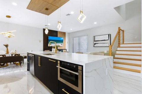 Touwnhouse à vendre à Sarasota, Floride: 3 chambres, 216.65 m2 № 1344399 - photo 4