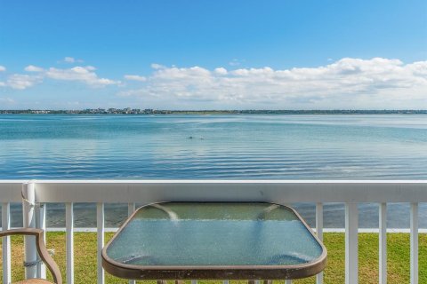 Condo in Clearwater, Florida, 2 bedrooms  № 2123457 - photo 9