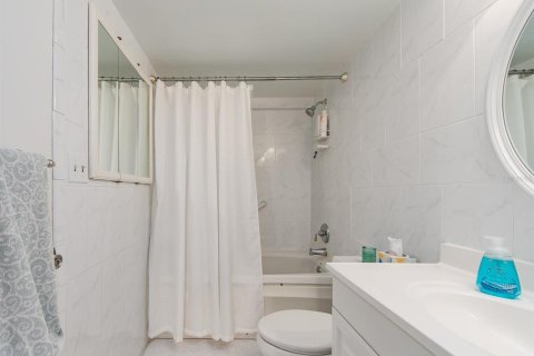 Condo in Clearwater, Florida, 2 bedrooms  № 2123457 - photo 19