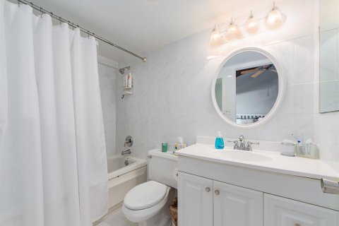 Condo in Clearwater, Florida, 2 bedrooms  № 2123457 - photo 18