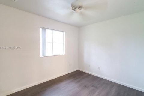 Townhouse in Miramar, Florida 2 bedrooms, 98.1 sq.m. № 2013562 - photo 21