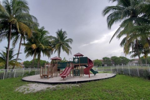 Townhouse in Miramar, Florida 2 bedrooms, 98.1 sq.m. № 2013562 - photo 29