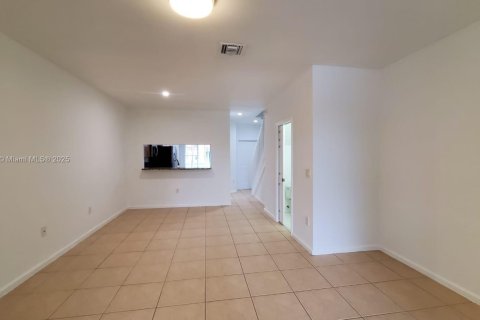 Townhouse in Miramar, Florida 2 bedrooms, 98.1 sq.m. № 2013562 - photo 24