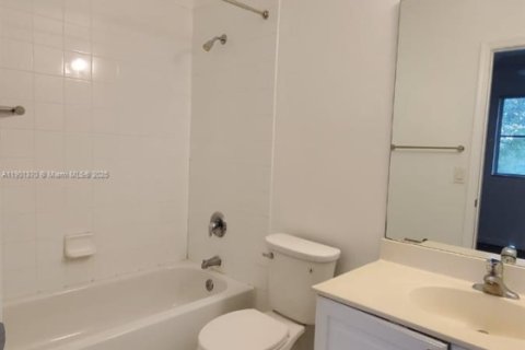 Townhouse in Miramar, Florida 2 bedrooms, 98.1 sq.m. № 2013562 - photo 23