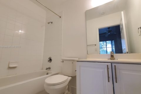 Townhouse in Miramar, Florida 2 bedrooms, 98.1 sq.m. № 2013562 - photo 22