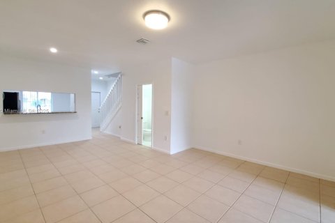 Townhouse in Miramar, Florida 2 bedrooms, 98.1 sq.m. № 2013562 - photo 4