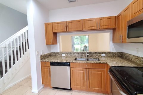 Townhouse in Miramar, Florida 2 bedrooms, 98.1 sq.m. № 2013562 - photo 7