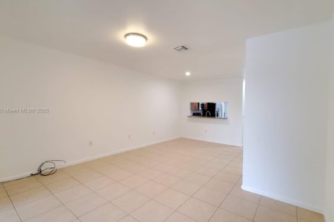 Townhouse in Miramar, Florida 2 bedrooms, 98.1 sq.m. № 2013562 - photo 6