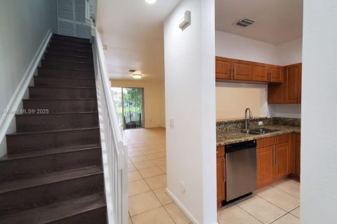 Townhouse in Miramar, Florida 2 bedrooms, 98.1 sq.m. № 2013562 - photo 12