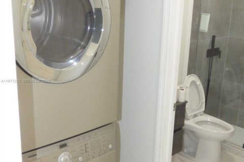 Снять в аренду виллу или дом в Дания-Бич, Флорида 3 спальни, 119.29м2, № 2041613 - фото 5