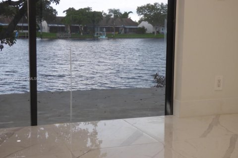 Снять в аренду виллу или дом в Дания-Бич, Флорида 3 спальни, 119.29м2, № 2041613 - фото 8