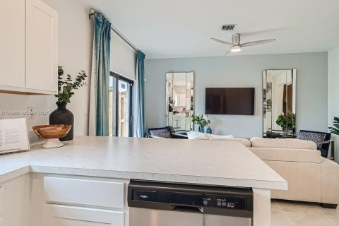 Townhouse in Florida City, Florida 3 bedrooms, 128.21 sq.m. № 1845553 - photo 12