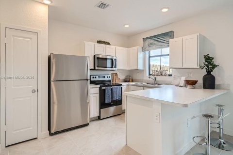 Townhouse in Florida City, Florida 3 bedrooms, 128.21 sq.m. № 1845553 - photo 10