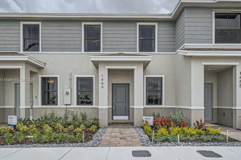 Townhouse in Florida City, Florida 3 bedrooms, 128.21 sq.m. № 1845553 - photo 1