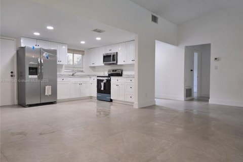 Casa en venta en Orlando, Florida, 3 dormitorios, 205.96 m2 № 1936198 - foto 8