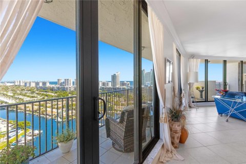 Copropriété à vendre à Hallandale Beach, Floride: 2 chambres, 184.32 m2 № 1955596 - photo 17